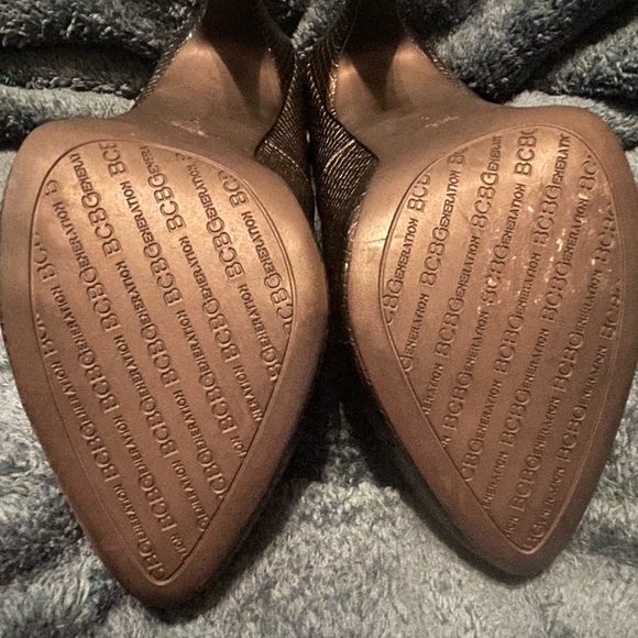 BCBGeneration Size 7 Black Pumps - Picture 5 of 9